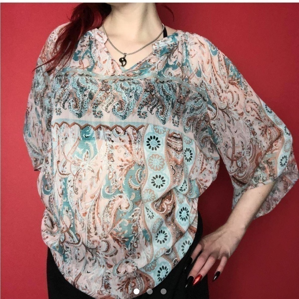 Flowy peach and teal top 💚💗